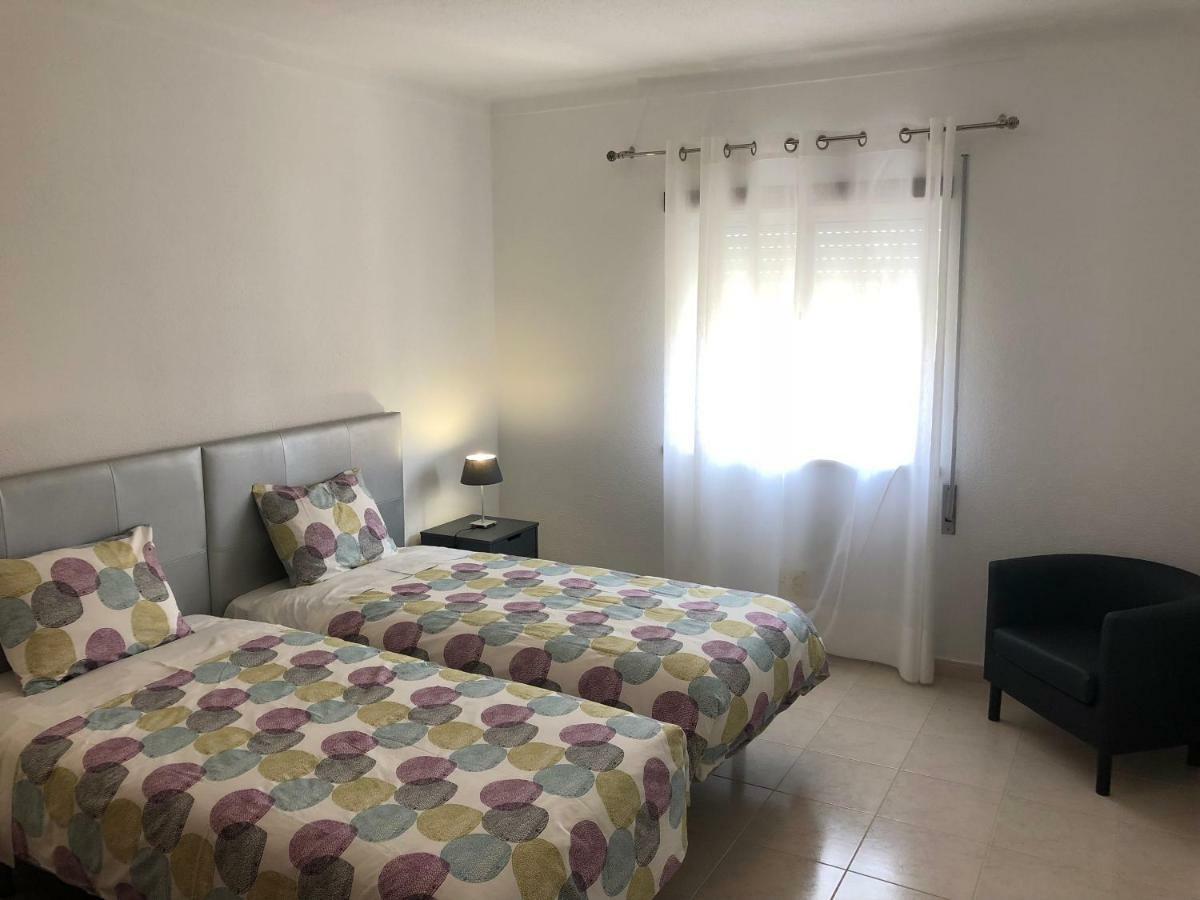 Olinda'S 2 Bedroom Apartment Lagos Exterior photo