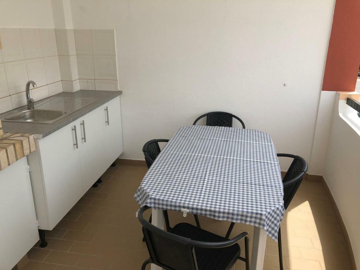 Olinda'S 2 Bedroom Apartment Lagos Exterior photo